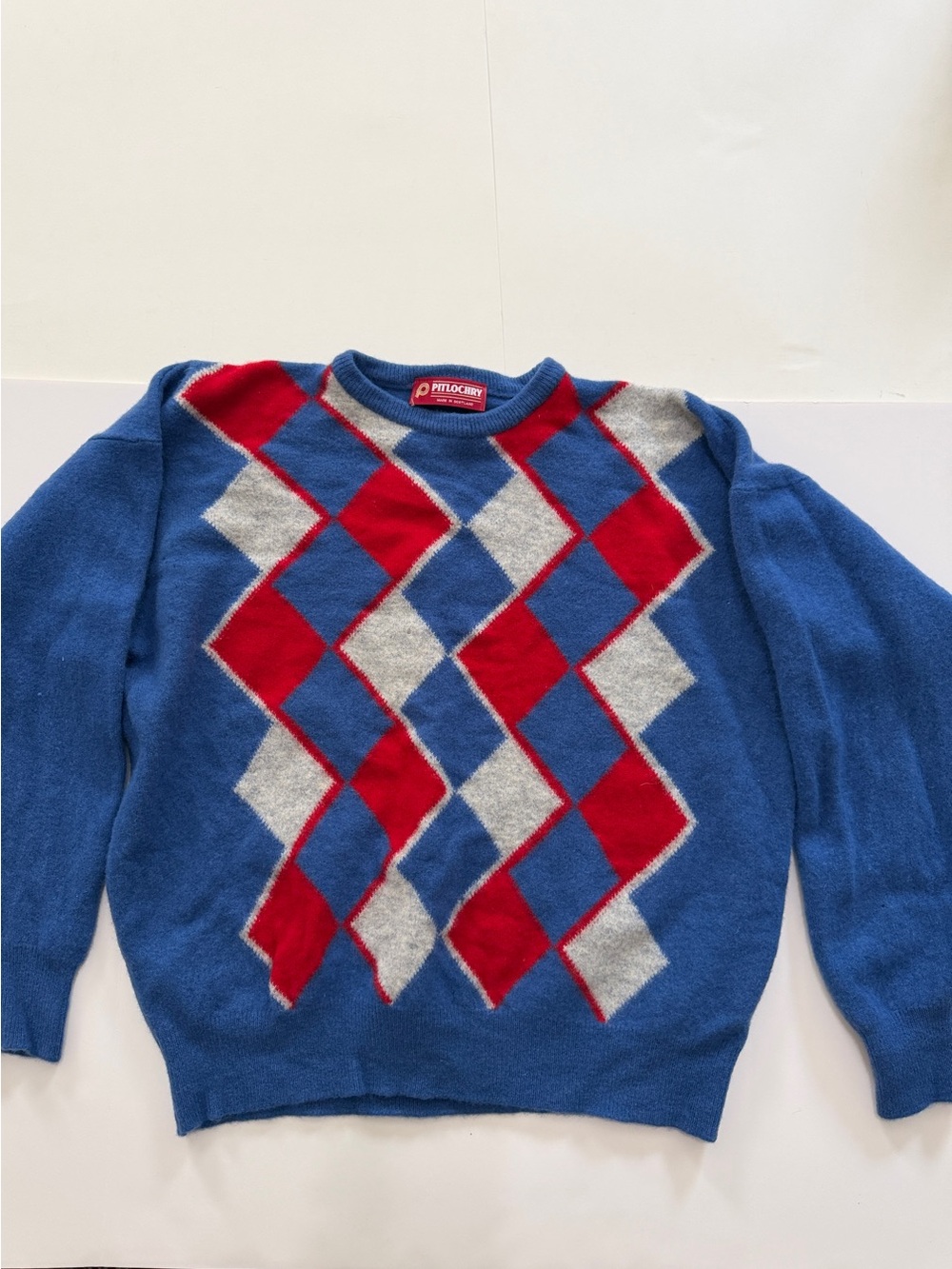 Pitlochry County Blue Argyle Crewneck Sweater -Red & Gray Pattern 100% Lambswool
